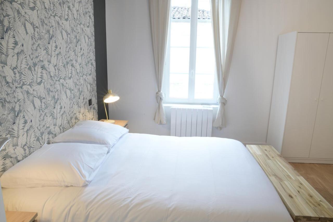 T3 De Charme Situe En Hyper Centre Avec Wifi, Linge, Draps, Savons Et Serviettes Fournis Cognac Rum bild