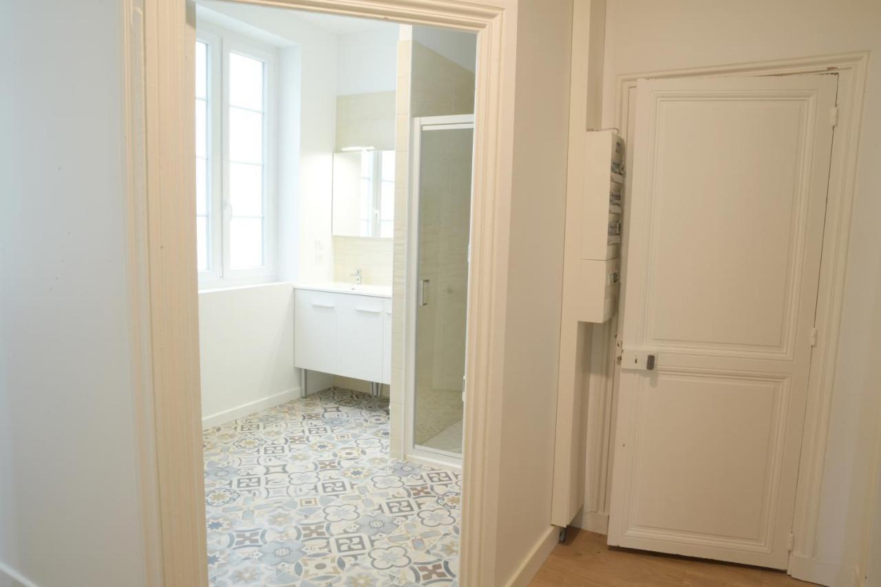 T3 De Charme Situe En Hyper Centre Avec Wifi, Linge, Draps, Savons Et Serviettes Fournis Cognac Rum bild
