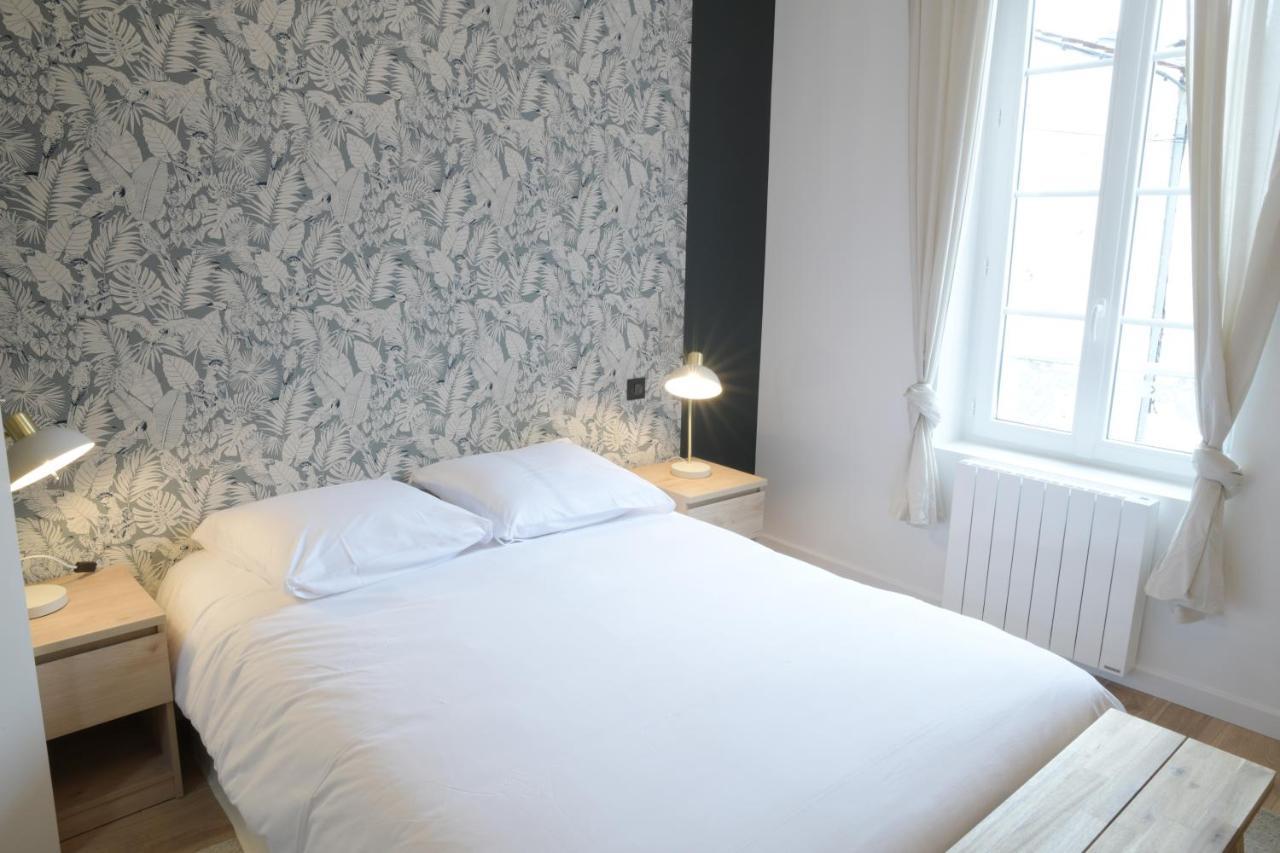 T3 De Charme Situe En Hyper Centre Avec Wifi, Linge, Draps, Savons Et Serviettes Fournis Cognac Rum bild
